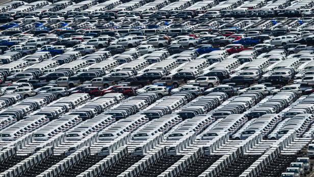 TOPSHOT-SINGAPORE-ECONOMY-AUTO-TRADE